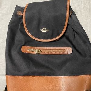 Coach backpack perfect condition except for the string under the flap. 100% real